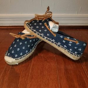 Super cute boat shoes!